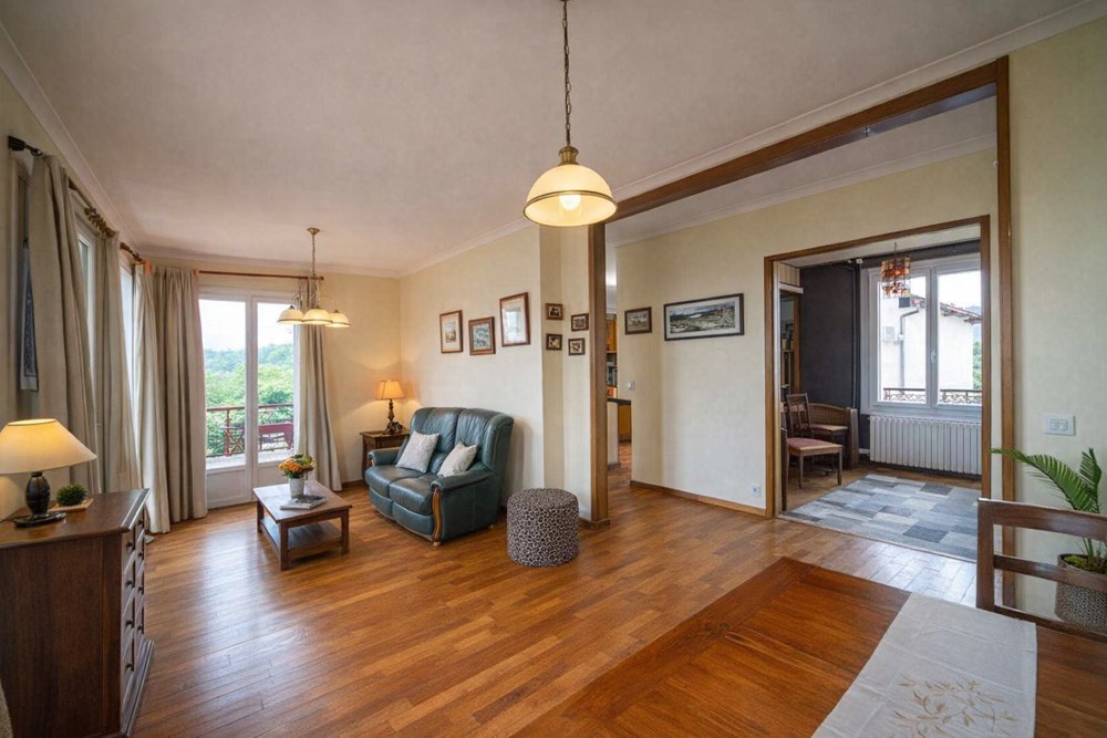 MAISON T5 - 3/4 CHAMBRES - TERRAIN 200 - CENTRE VILLE A PROXIMITE - RARE - COUP DE COEUR photo 2